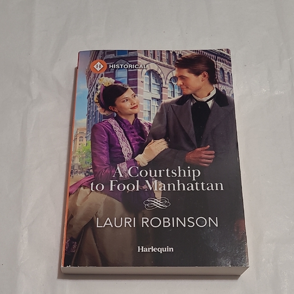 3/$5 Or 6/$10❤️A Courtship to Fool Manhattan by Lauri Robinson